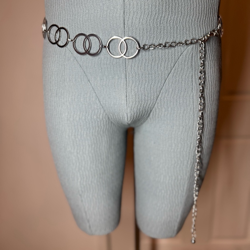 Circle Chain Link Belt NWOT Silver Tone adjustable to approximately 45 inches